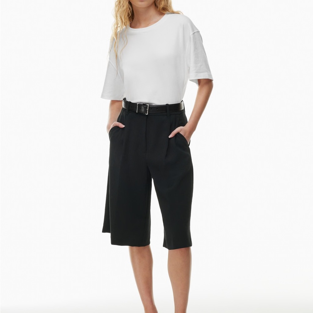 Aritzia, The Effortless Short Knee in Black